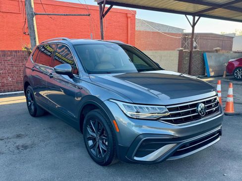 Used 2022 Volkswagen Tiguan SE image 1