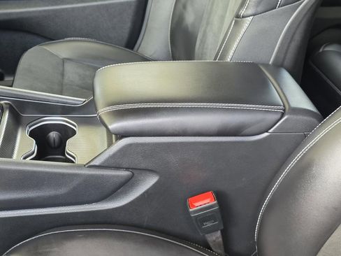 Used 2025 Jeep Grand Cherokee Altitude image 9