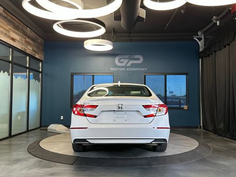 Used 2018 Honda Accord EX image 4