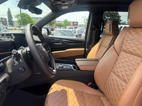 Used 2023 Cadillac Escalade Premium Luxury w/ LPO, Floor Liner Package AWD/4WD image 14