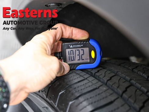 Used 2023 Nissan Pathfinder SV w/ SV Premium Package AWD/4WD image 31