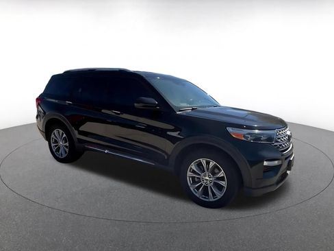 Used 2024 Ford Explorer Limited RWD image 2