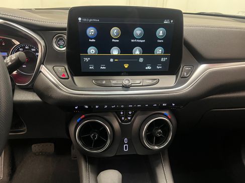 Used 2025 Chevrolet Blazer LT image 40