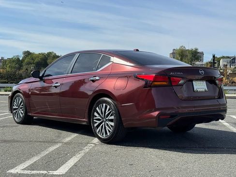 Used 2023 Nissan Altima 2.5 SV image 4