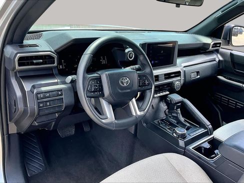 Used 2025 Toyota 4Runner SR5 AWD/4WD image 17