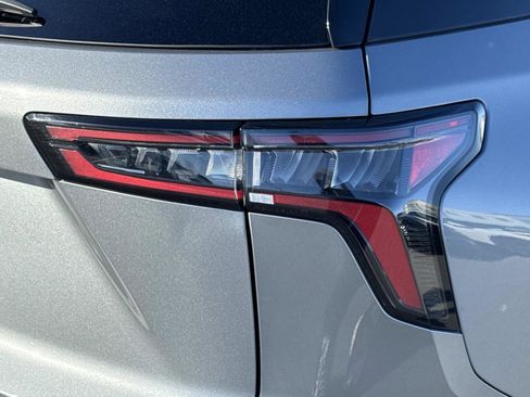 Used 2025 Chevrolet Equinox LT image 23