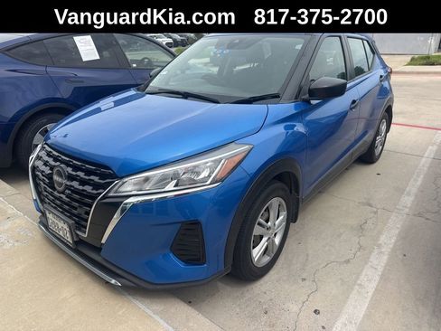 Used 2022 Nissan Kicks S FWD image 1