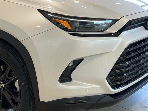 New 2026 Toyota Grand Highlander AWD Hybrid image 2