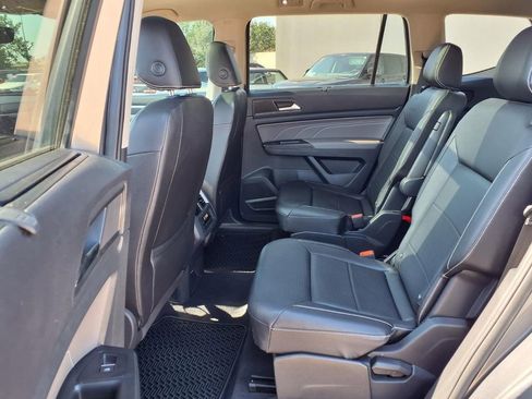 Used 2021 Volkswagen Atlas SE FWD image 12