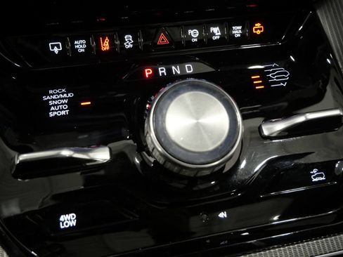 Used 2022 Jeep Grand Wagoneer Series II AWD/4WD image 21
