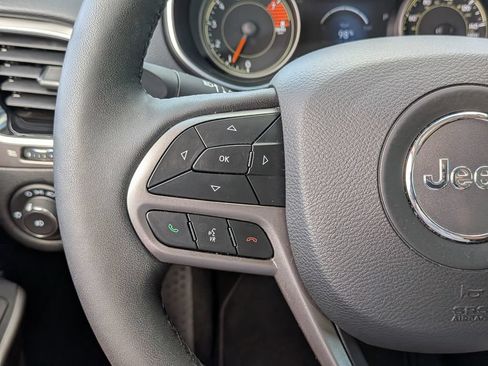 Used 2022 Jeep Cherokee Limited AWD/4WD image 23
