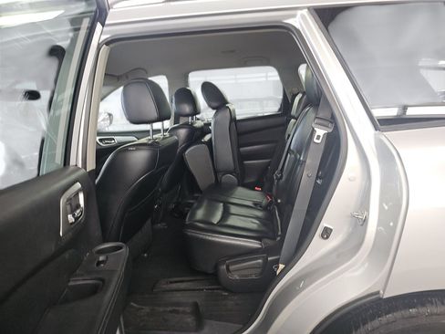 Used 2017 Nissan Pathfinder SL w/ SL Tech Package AWD/4WD image 10