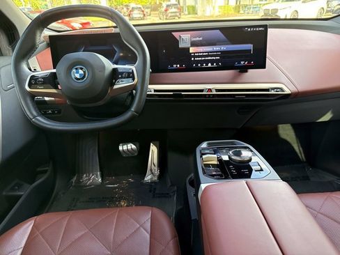 Used 2024 BMW iX xDrive50 w/ Premium Package AWD/4WD image 17