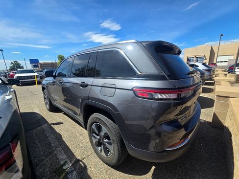 Used 2023 Jeep Grand Cherokee 4WD 4xe image 2