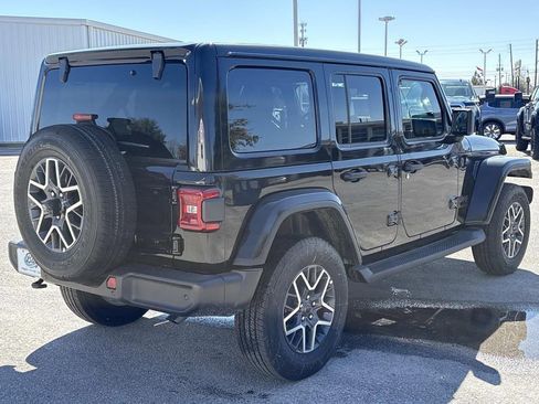 New 2026 Jeep Wrangler Unlimited Sahara AWD/4WD image 5