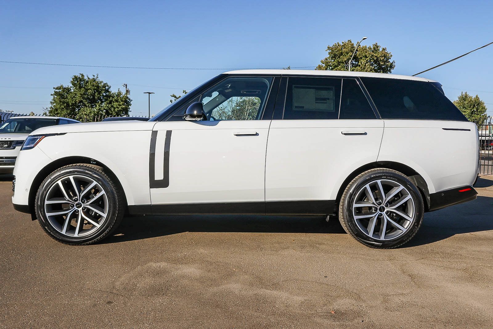 New 2026 Land Rover Range Rover SE AWD/4WD image 8