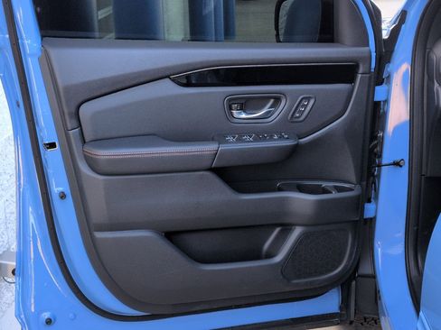 Certified 2025 Honda Pilot TrailSport image 12