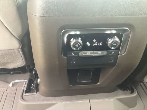 New 2026 GMC Yukon XL Elevation w/ LPO, Elevation Black Package RWD image 16