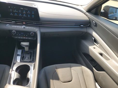 Used 2025 Hyundai Elantra SEL FWD image 32