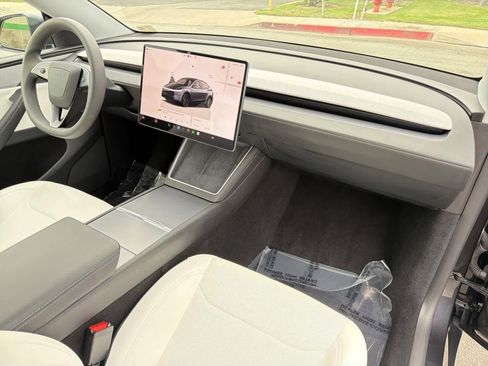 Used 2026 Tesla Model Y 2WD image 38