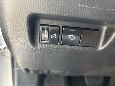 Used 2019 Toyota RAV4 LE image 40