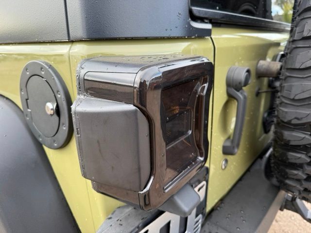 Used 2013 Jeep Wrangler Sport w/ Connectivity Group AWD/4WD image 12