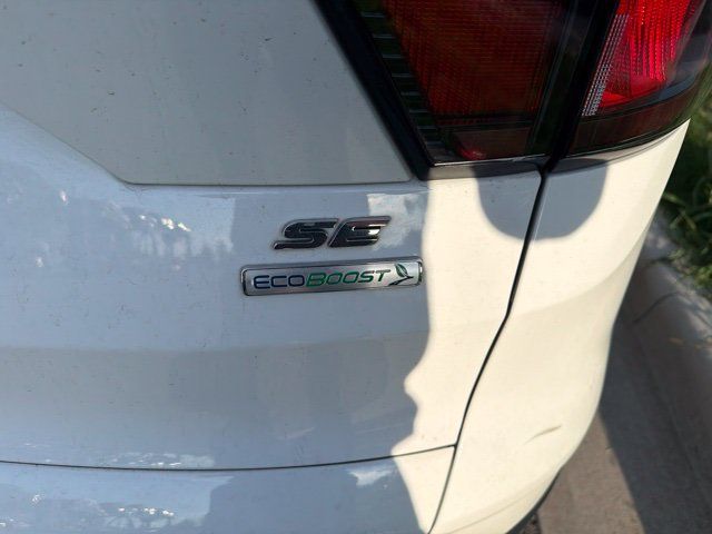 Used 2018 Ford Escape SE w/ SE Sport Appearance Package FWD image 5