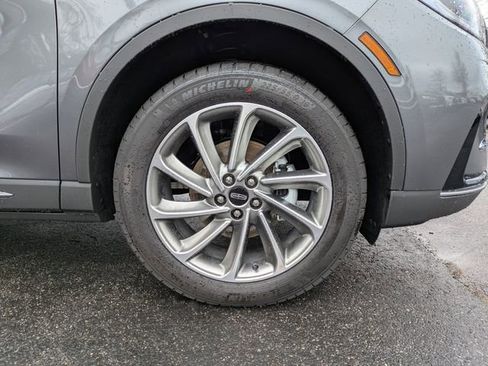 New 2026 Lincoln Corsair Premiere image 10