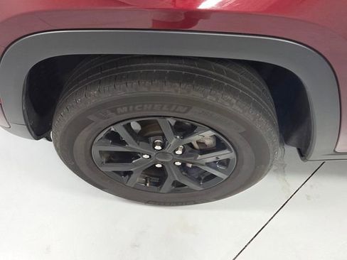 Used 2025 Jeep Grand Cherokee Altitude AWD/4WD image 18
