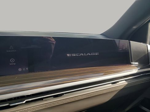 Certified 2025 Cadillac Escalade Premium Luxury image 42