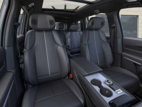 New 2026 Cadillac Vistiq Sport w/ LPO, Floor Liner Package AWD/4WD image 17