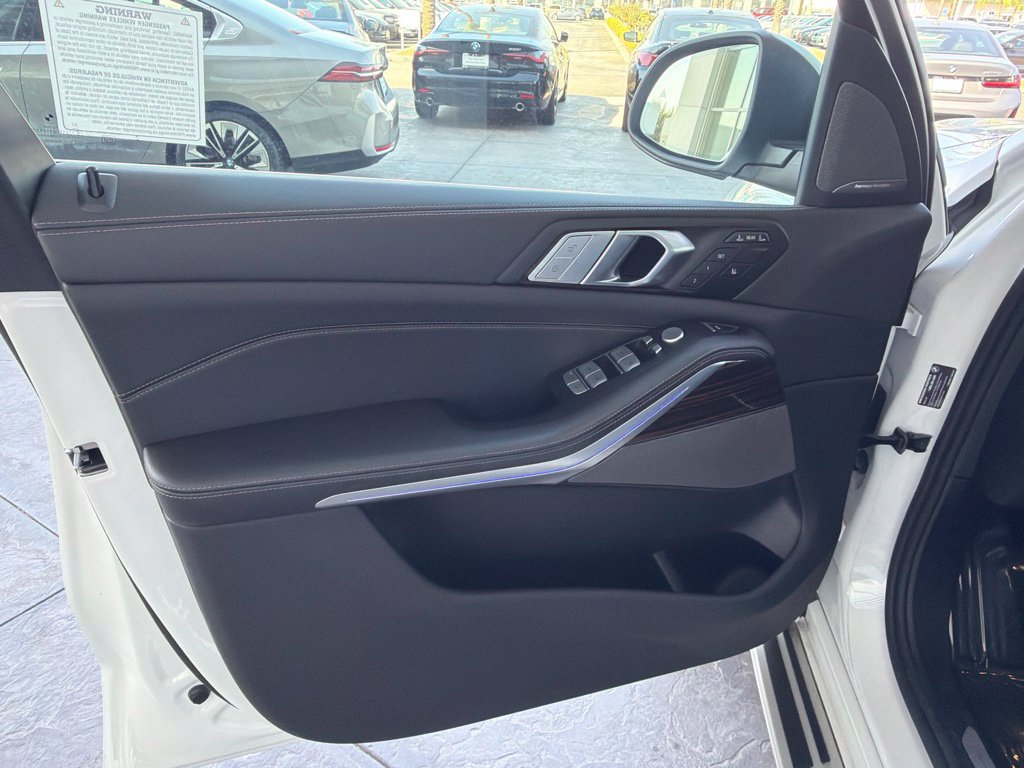 Used 2026 BMW X7 xDrive40i AWD/4WD image 9