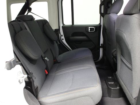 Used 2025 Jeep Wrangler Unlimited Sahara AWD/4WD image 16