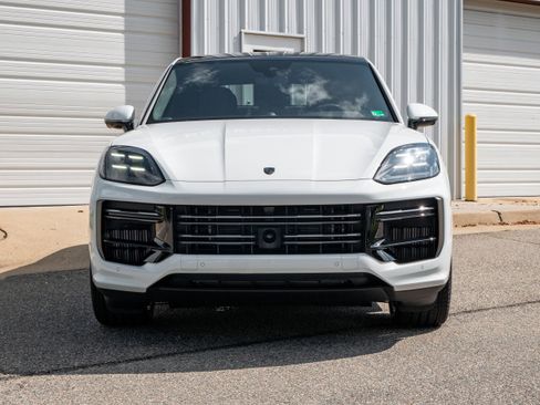 New 2025 Porsche Cayenne Turbo AWD/4WD image 10
