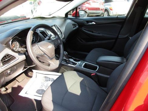 Used 2018 Chevrolet Cruze LT FWD image 15