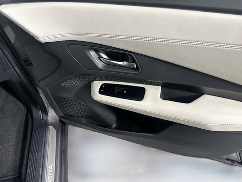 Used 2023 Nissan Ariya FWD image 33