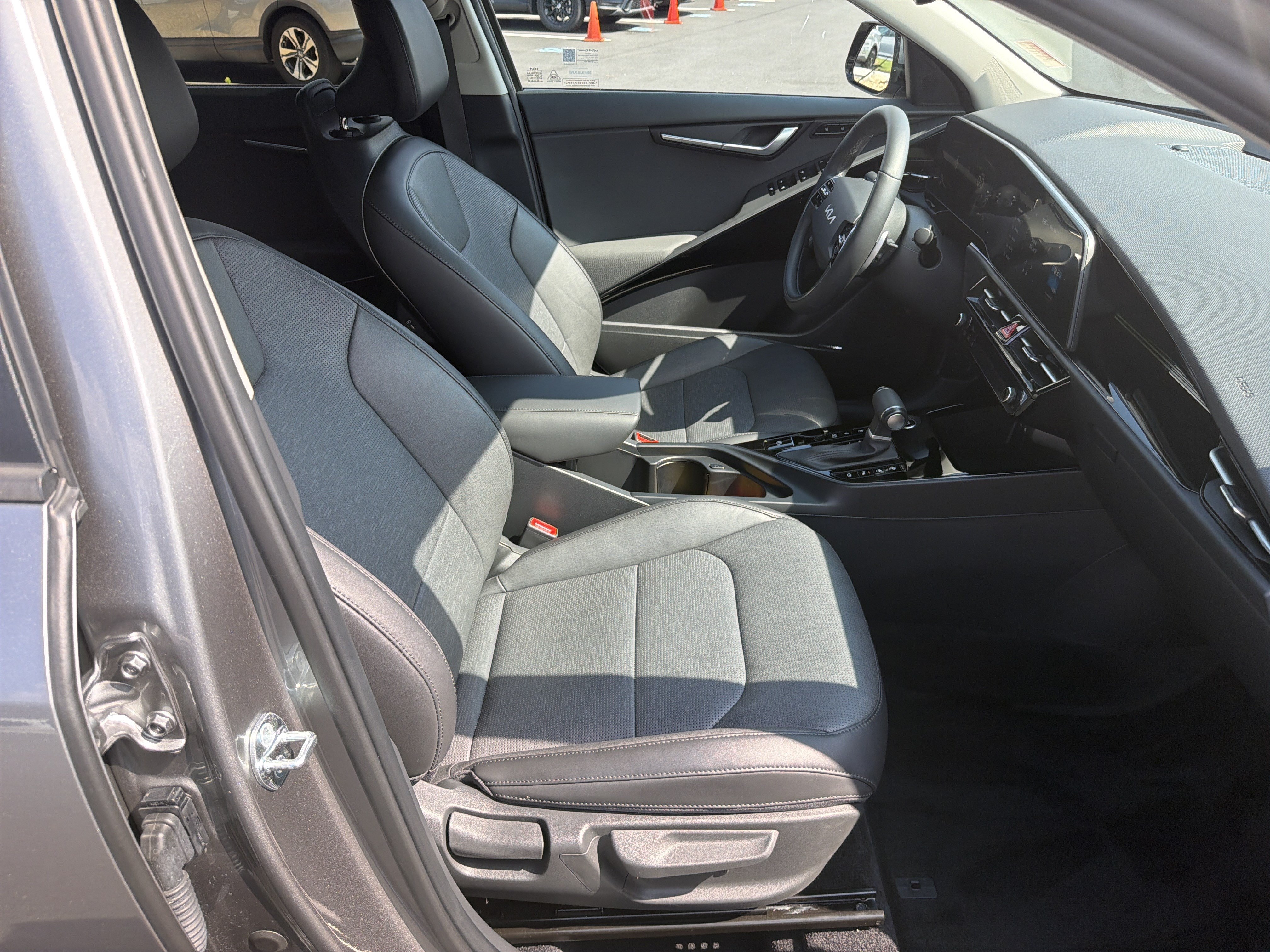 Certified 2025 Kia Niro FWD image 13