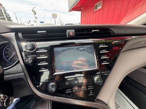 Used 2020 Toyota Camry SE image 12