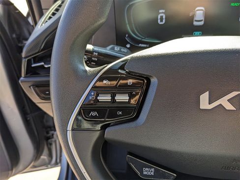 Certified 2025 Kia Niro LX image 30