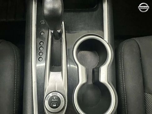 Used 2020 Nissan Pathfinder SV image 21