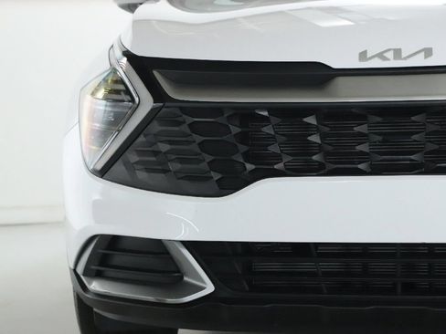 Used 2025 Kia Sportage LX FWD image 7