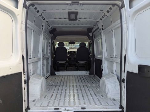 Used 2024 RAM ProMaster 2500 w/ Convenience Group FWD image 13