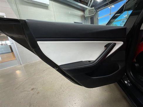 Used 2018 Tesla Model 3 Long Range image 16