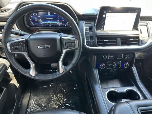 Used 2022 Chevrolet Tahoe Z71 w/ Luxury Package AWD/4WD image 9