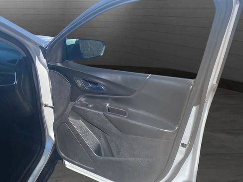 Used 2019 Chevrolet Equinox LT FWD image 25