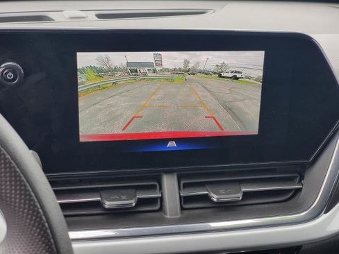 Used 2025 Chevrolet Trax LT FWD image 15