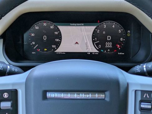 Used 2025 Land Rover Defender 130 X-Dynamic SE AWD/4WD image 27
