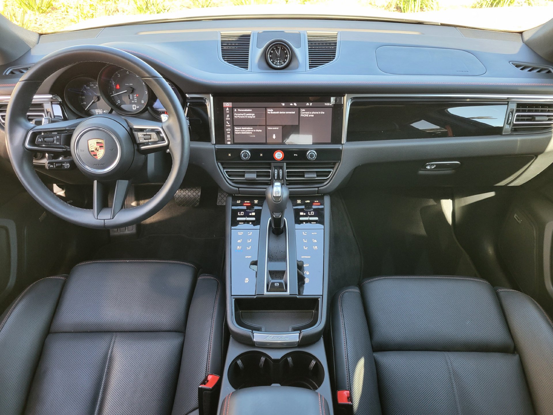 Used 2026 Porsche Macan AWD/4WD image 12