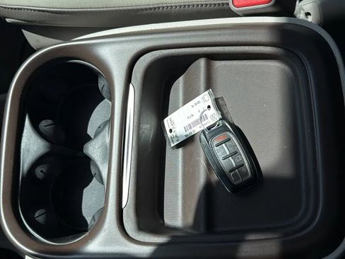 Used 2017 Chrysler Pacifica Touring-L image 35