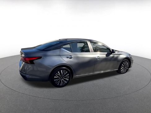 Used 2025 Nissan Altima 2.5 SV image 14